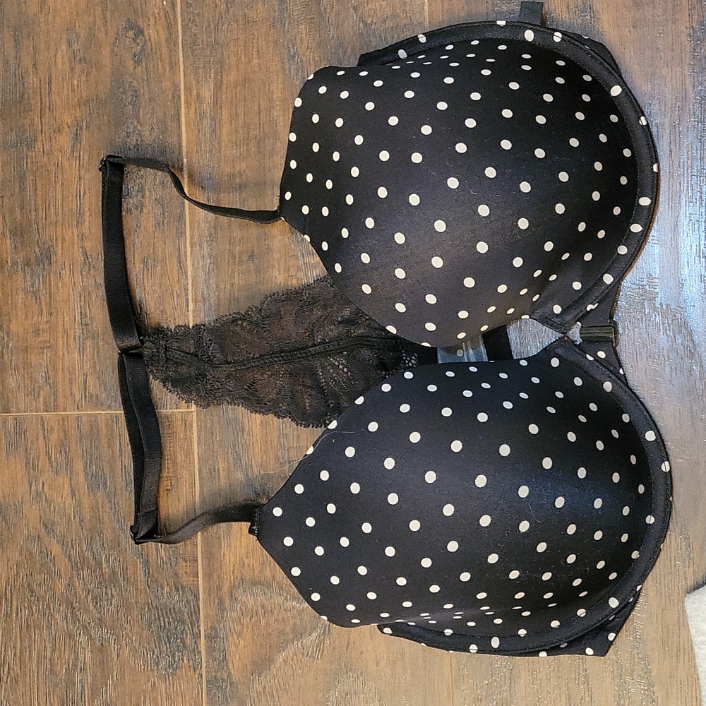 Victoria Secret front close bra